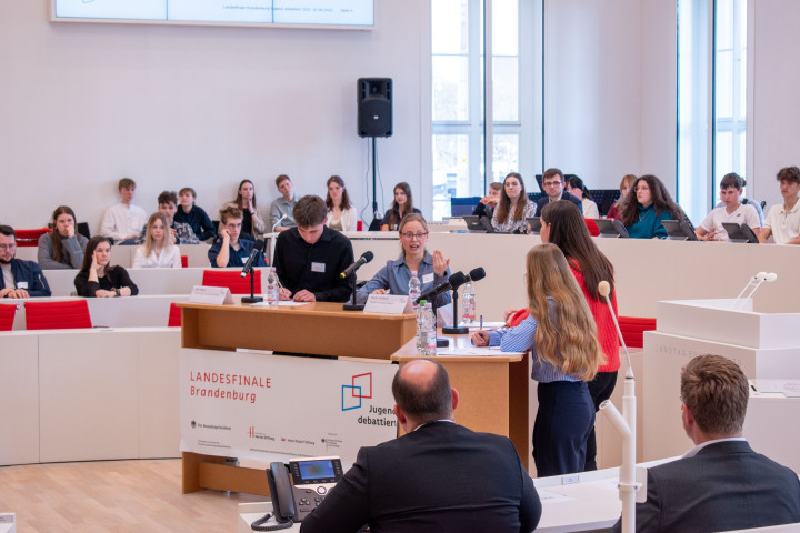 Blick in den Plenarsaal während der Finaldebatte der Altersgruppe II