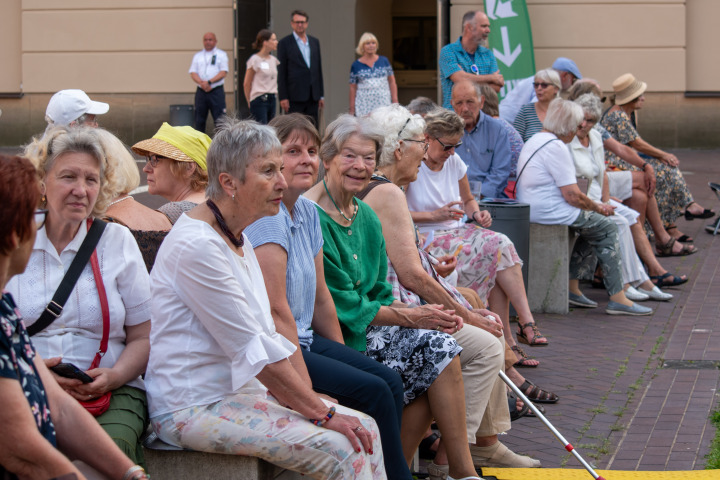 Impression von der letzten Veranstaltung „Kunst zur Zeit“ im Innenhof des Landtages 