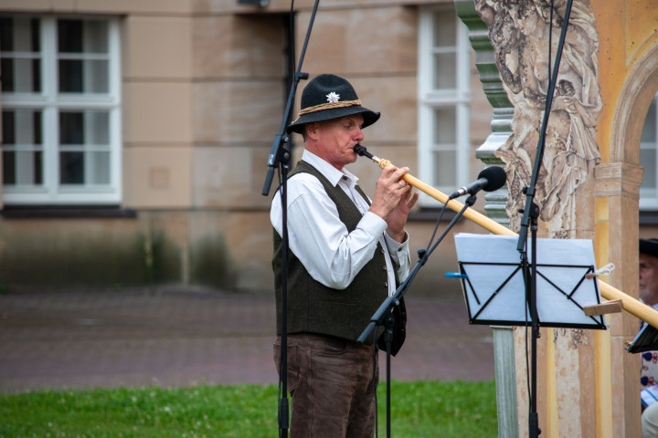 Bernd Neffe am Alphorn 