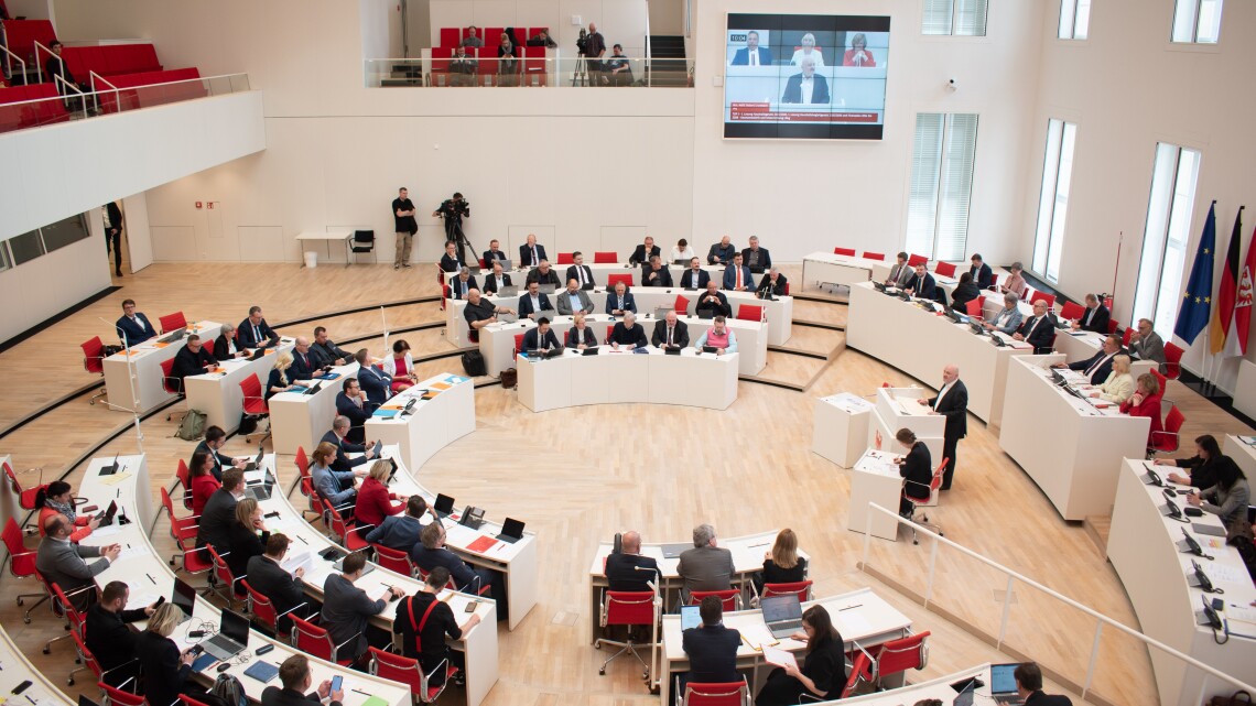 Blick in den Plenarsaal während einer Sondersitzung