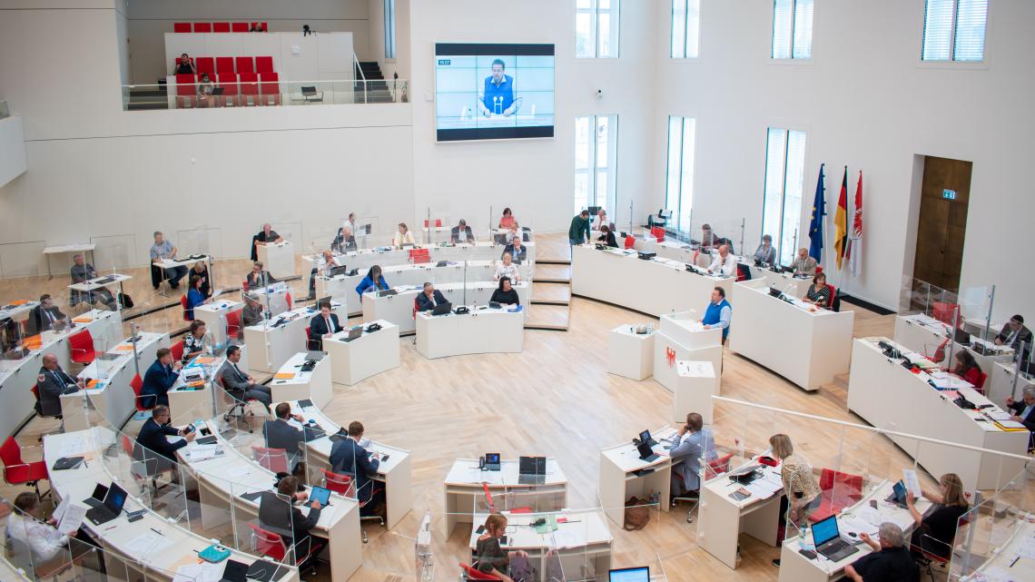 Blick in den Plenarsaal während der Debatte zur Einsetzung eines Untersuchungsausschusses am 23.09.2020.