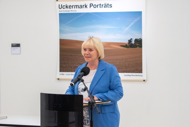 Begrüßung der Landtagspräsidentin Prof. Dr. Ulrike Liedtke zur Ausstellungseröffnung im Landtag