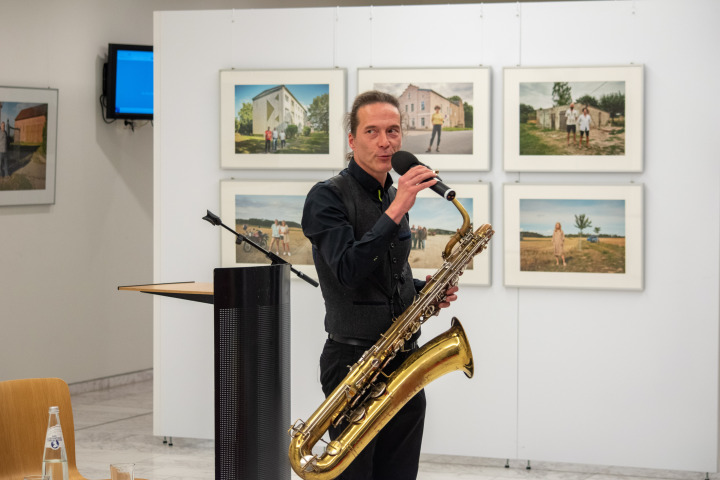 Musikalischer Ausklang der Ausstellungseröffnung mit Gert Anklam