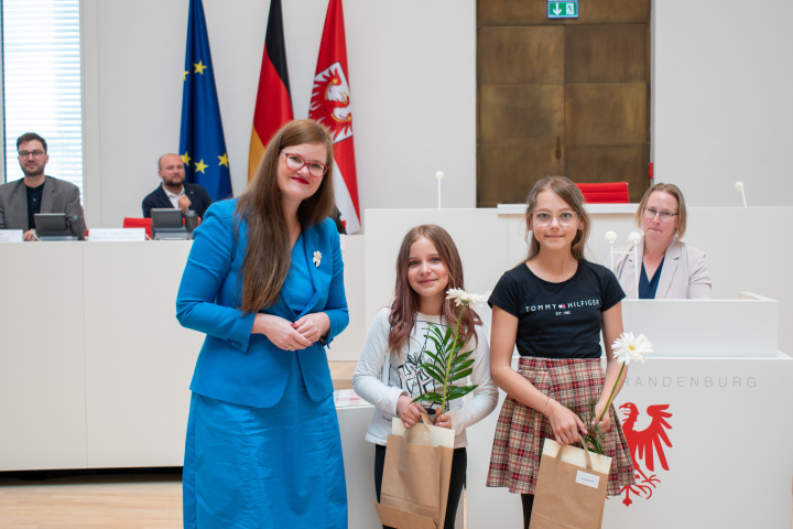 Die Preisträgerinnen der Europaschule am Fließ Schildow.