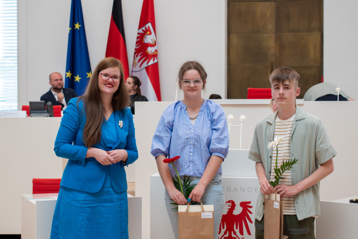 Die Preisträgerin und der Preisträger der Musik- und Kunstschule "J. A. P. Schulz" der Stadt Schwedt (Oder).
