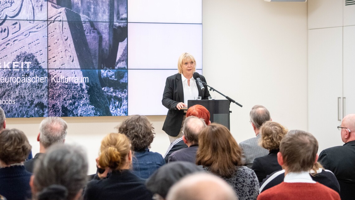 Begrüßung der Landtagspräsidentin Prof. Dr. Ulrike Liedtke zur Ausstellungseröffnung im Landtag