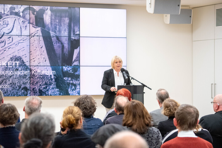 Begrüßung der Landtagspräsidentin Prof. Dr. Ulrike Liedtke zur Ausstellungseröffnung im Landtag