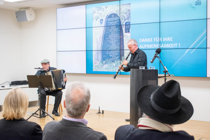 Musikalischer Ausklang des Klezmer Duo Klez-Fez, Oleg Nehls (l.) und Jacob Altendorf (r.)