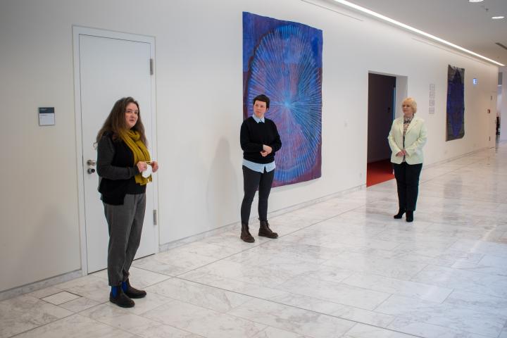 Landtagspräsidentin Prof. Dr. Ulrike Liedtke (r.) und Christiane Bergelt (m.) während der Einführung von Petra Schmidt Dreyblatt (l.)