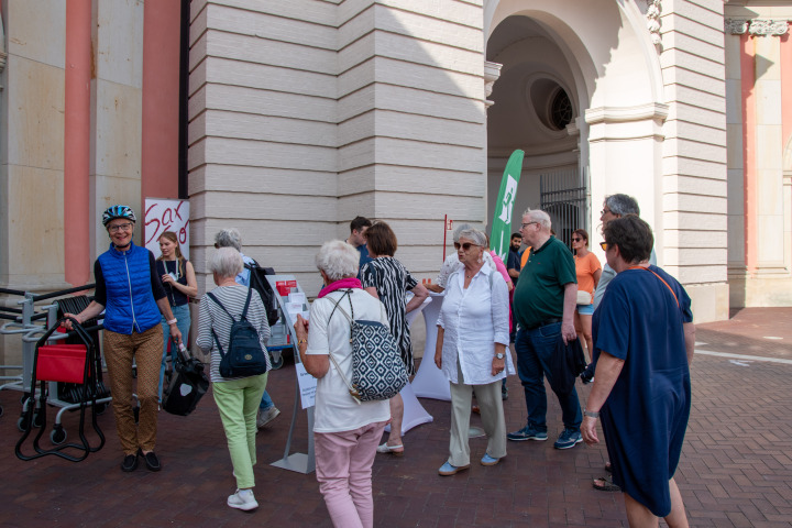 Infostand des Landtages zur Veranstaltung „Kunst zur Zeit 2025“