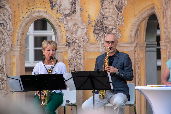 Musikalische Lesung zu Erich Kästner mit dem Saxophon-Duo Sax Two – Matthias Wacker (r.) und Christina Unnerstall (l.)