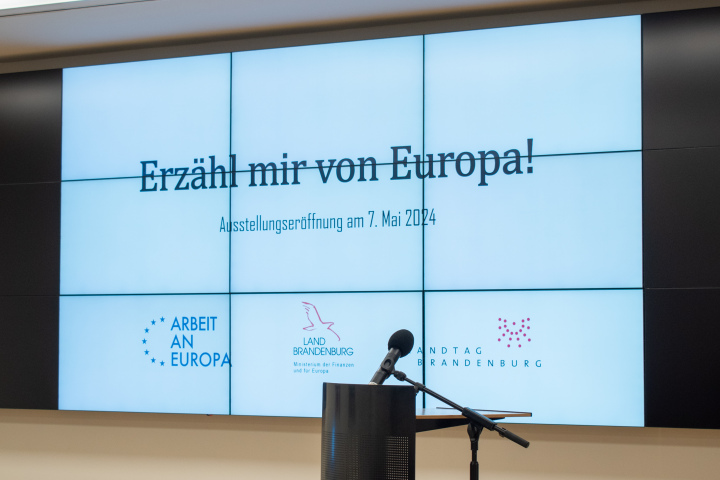 Impression der Ausstellungeröffnung „Erzähl mir von Europa!“