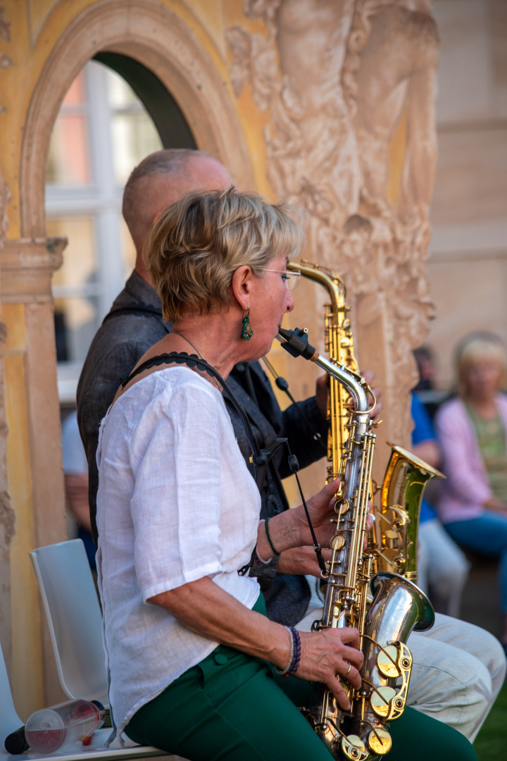 Musikalische Lesung zu Erich Kästner mit dem Saxophon-Duo Sax Two – Matthias Wacker (r.) und Christina Unnerstall (l.)
