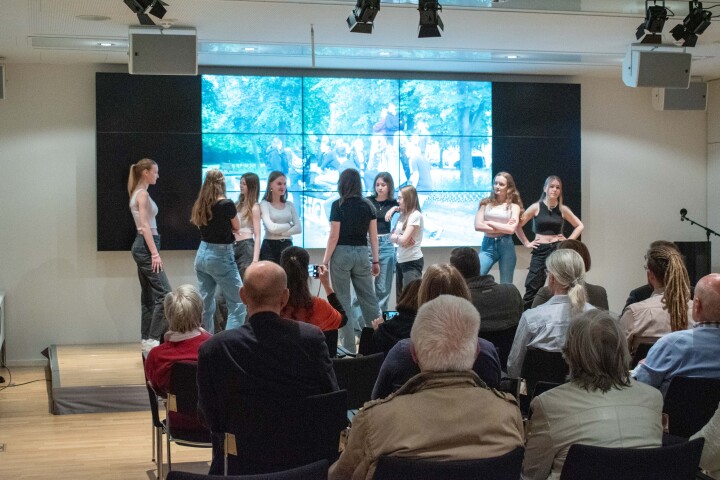 Künstlerischer Beitrag: „Generaize Europe“ - Tänzerische Interventionen mit Schülerinnen und Schülern des Friedrich-Gymnasiums Luckenwalde