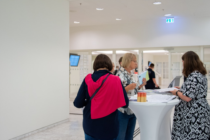 Infostand des Landtages zur Veranstaltung „Kunst zur Zeit 2025“