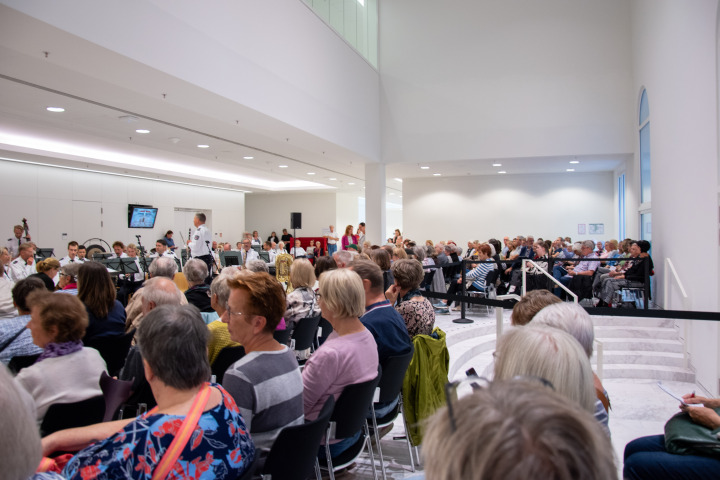 Impression der sechsten Veranstaltung „Kunst zur Zeit 2025“ im Landtag.