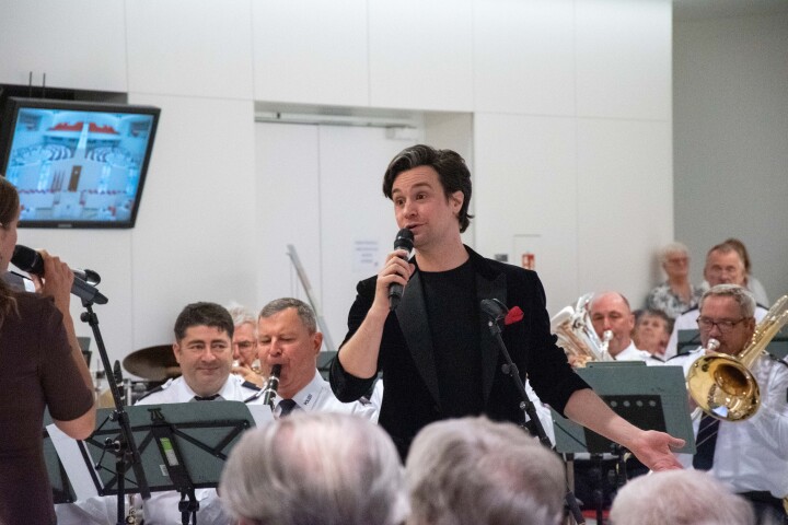 Michael Heller während der sechsten und letzten Veranstaltung „Kunst zur Zeit 2025“ im Landtag.