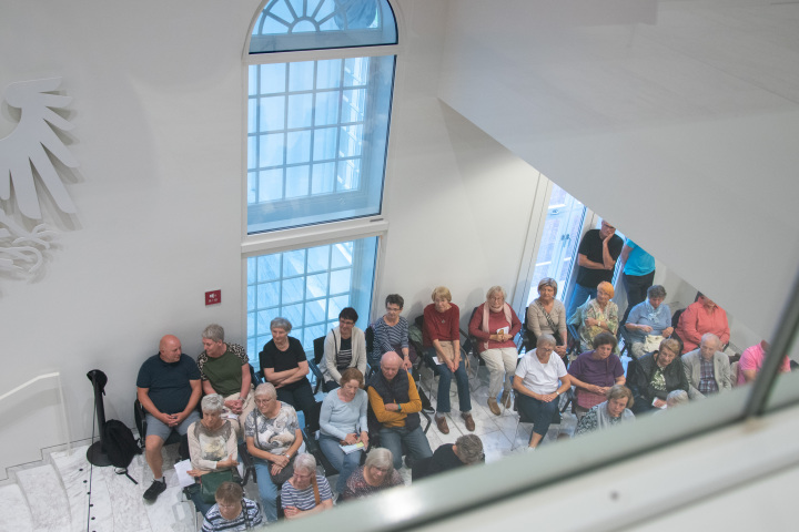 Impression der sechsten Veranstaltung „Kunst zur Zeit 2025“ im Landtag.