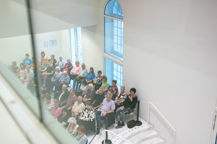 Impression der sechsten Veranstaltung „Kunst zur Zeit 2025“ im Landtag.