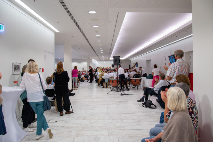 Impression der sechsten Veranstaltung „Kunst zur Zeit 2025“ im Landtag.