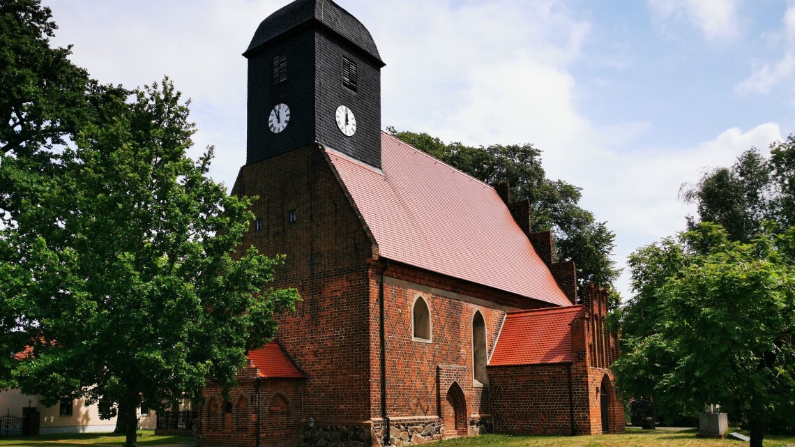 Symbolbild Stärkung der Dörfer, Dorfkirche Briesen