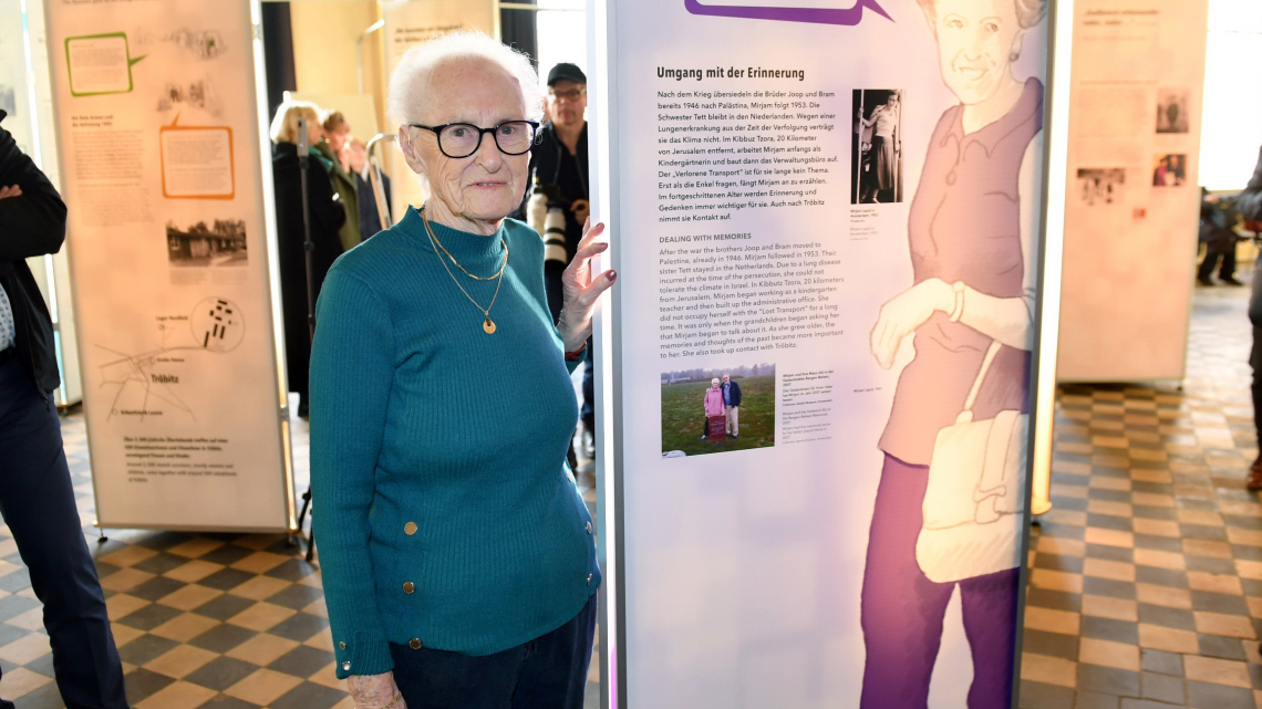 Zeitzeugin in der Ausstellung