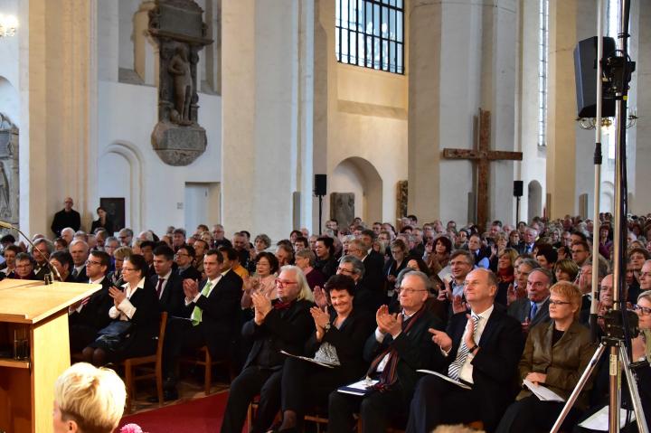 Blick in die Reihen der Teilnehmerinnen und Teilnehmer des Festaktes. 