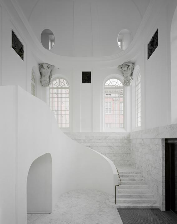 Blick ins historische Treppenhaus im neuen Landtag.