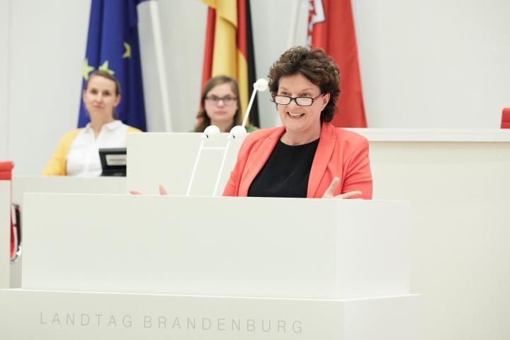 Begrüßung der Landtagspräsidentin Britta Stark zum Empfang anlässlich des Internationalen Frauentages