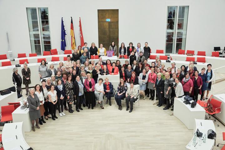 Gruppenfoto der Teilnehmerinnen am Empfang zum Internationalen Frauentag