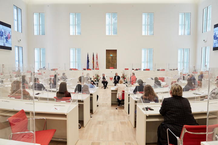 Blick in den Plenarsaal während der 2. Diskussionsrunde zur Frauentagsveranstaltung