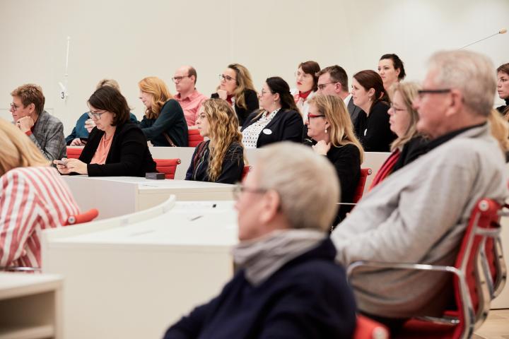 Blick in den Plenarsaal während der Podiumsdiskussion