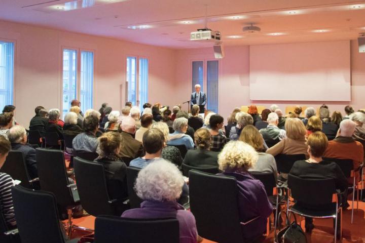 Blick in den Saal während der Begrüßung