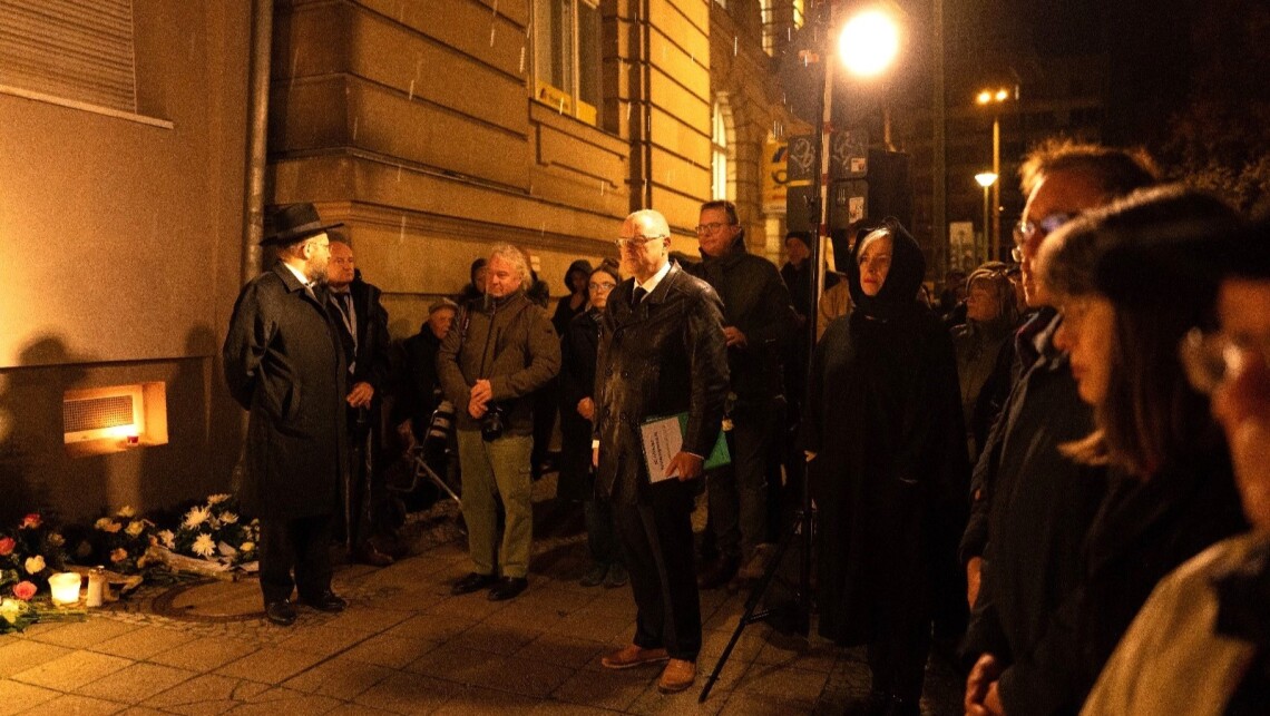 Gedenken am Standort der ehemaligen Synagoge am Platz der Einheit in Potsdam