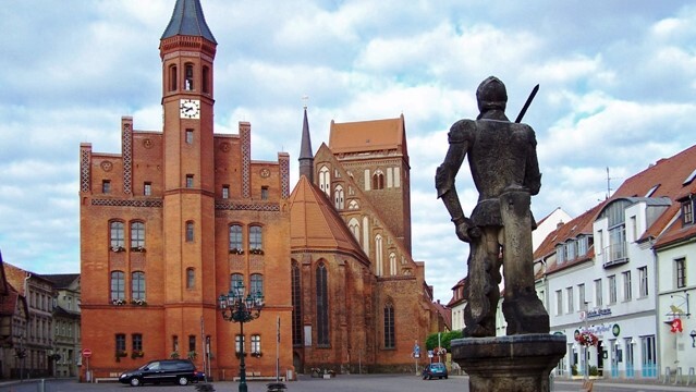 Rathaus  und Markt in Perleberg