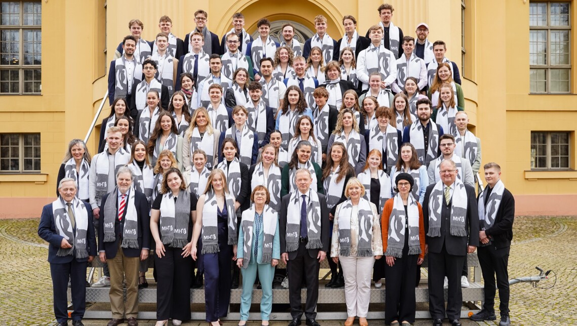 Gruppenfoto nach der feierlichen Immatrikulationszeremonie zum Sommersemester 2024