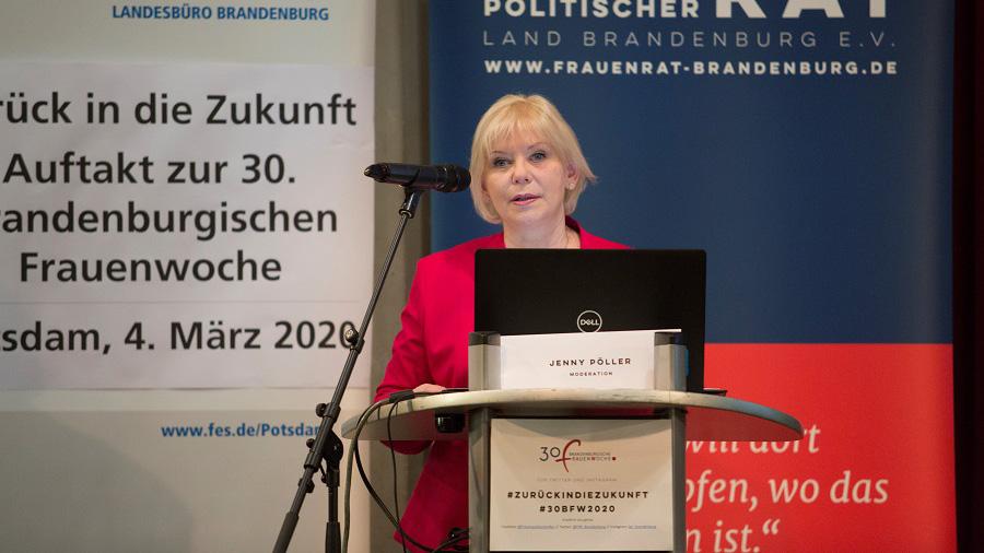 Landtagspräsidentin Prof. Dr. Ulrike Liedtke spricht zum Auftakt der Brandenburgischen Frauenwoche.