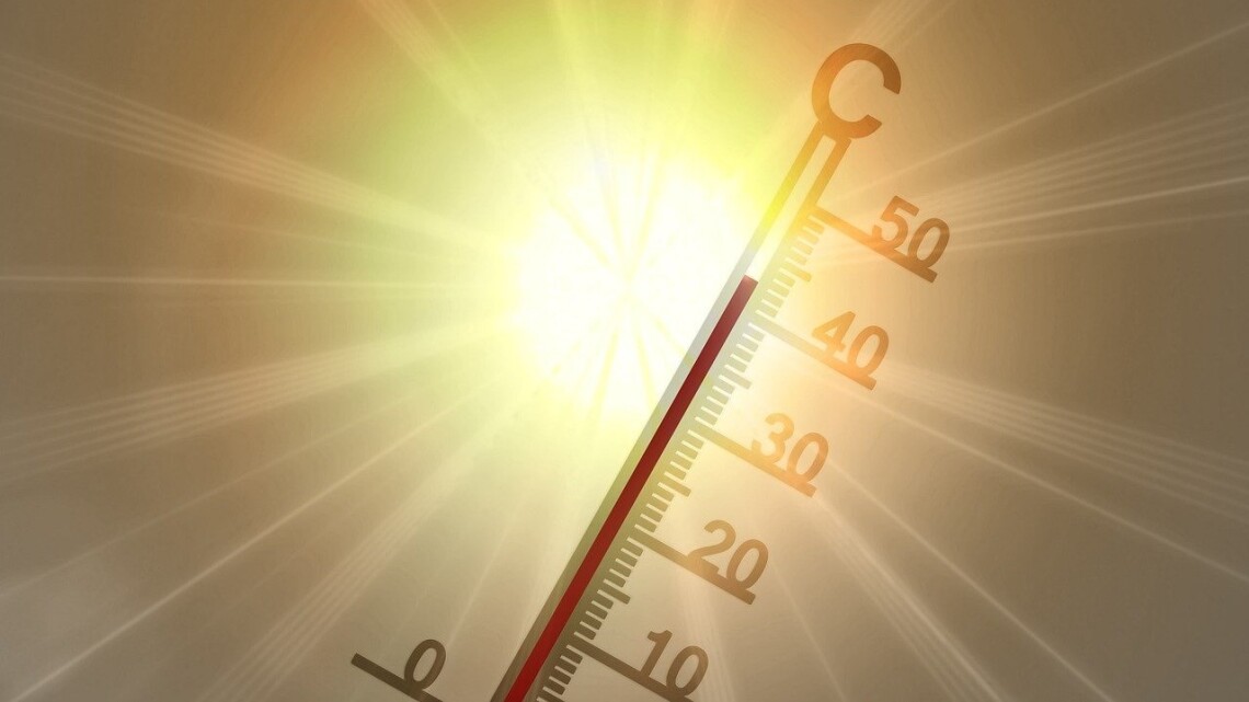 Thermometer in der Sonne (Symbolbild)