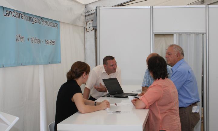 Der Informationsstand des Landesrechnungshofes Brandenburg.