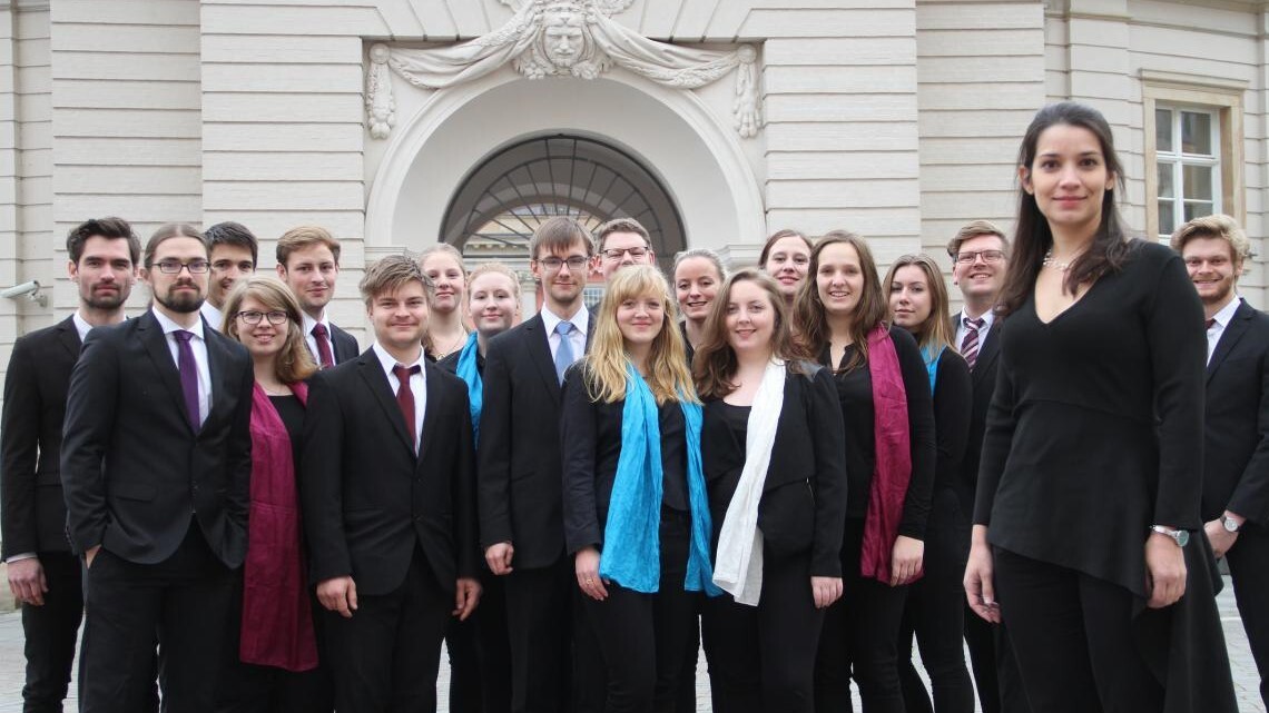 Landesjugendchor mit der Dirigentin Claudia Jennings (1. v. r.), Foto aus dem Jahr 2017