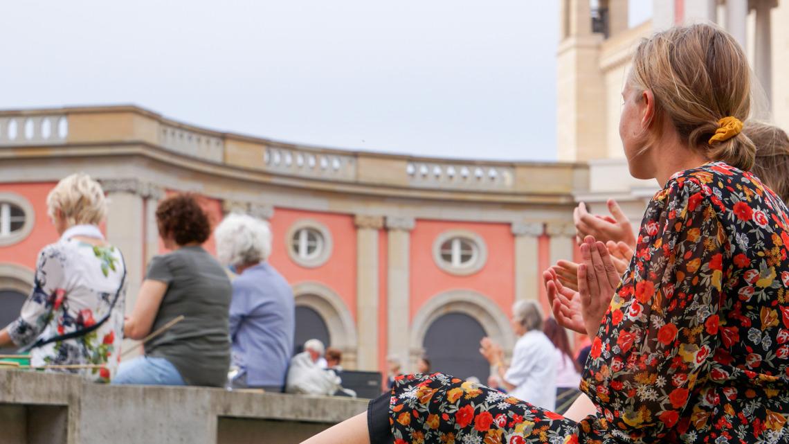 „Kunst zur Zeit“: Streich-Ensemble „Familienangelegenheiten“ im Innenhof zu erleben