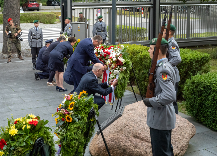 Vizepräsident Rainer Genilke bei der Gedenkveranstaltung in der Henning-von-Tresckow-Kaserne Schwielowsee