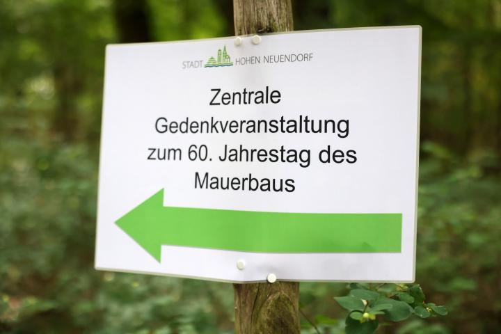 Hinweisschild zur Gedenkveranstaltung