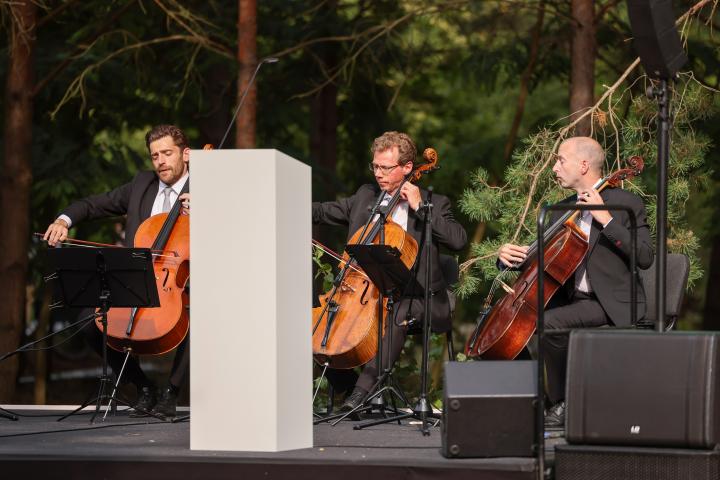 Musikalisches Zwischenspiel während der Zentralen Gedenkveranstaltung des Landes Brandenburg zum Bau der Berliner Mauer vor 60 Jahren