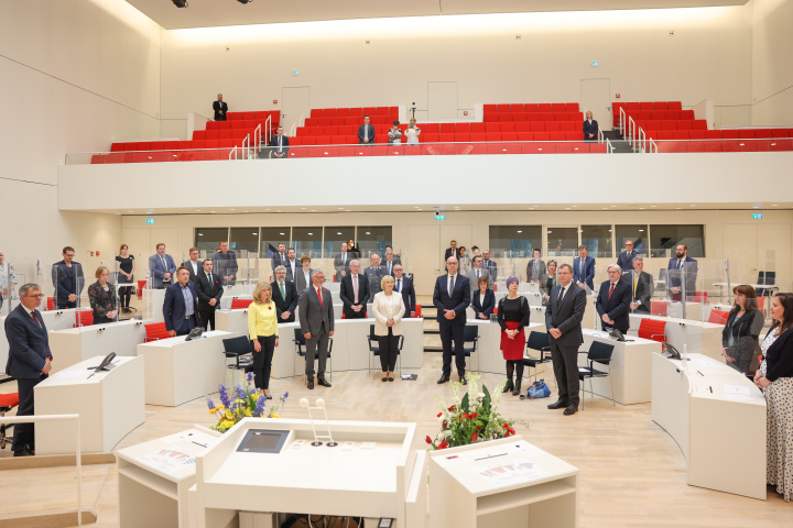 Blick in den Plenarsaal zum Ende der Gedenkveranstaltung