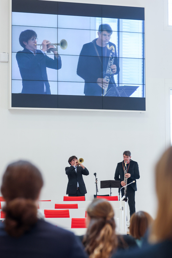 Musikalischer Auftakt mit Richard Koch (r., Trompete) und Claudio Puntin (l. Bassklarinette)