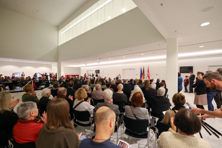 Blick in die Lobby während der Begrüßung der Landtagspräsidentin Prof. Dr. Ulrike Liedtke