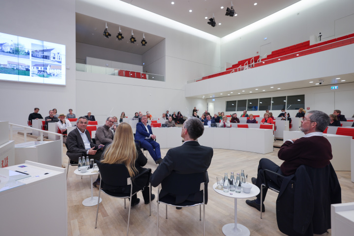 Podiumsdiskussion zum Thema „Baukultur 2023 - Von der baubezogenen Kunst zum Klimaplan Brandenburg“