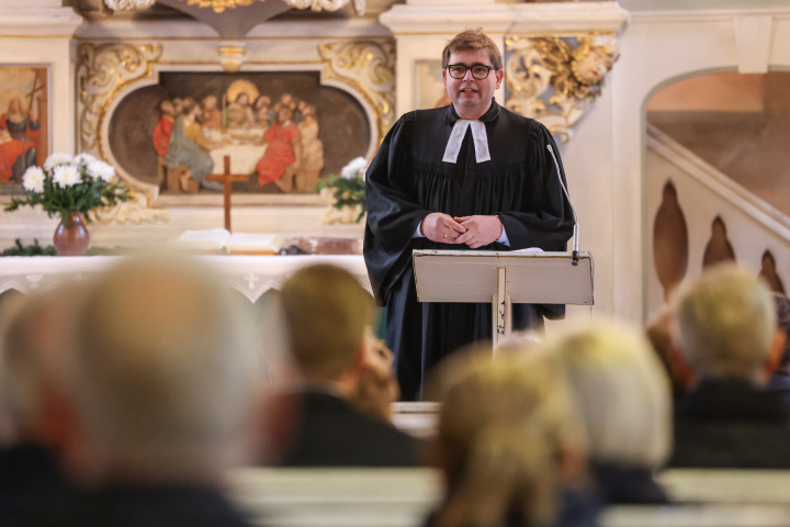 Begrüßung durch Pastor Matthias Gienke in der Kirche zu Brüssow