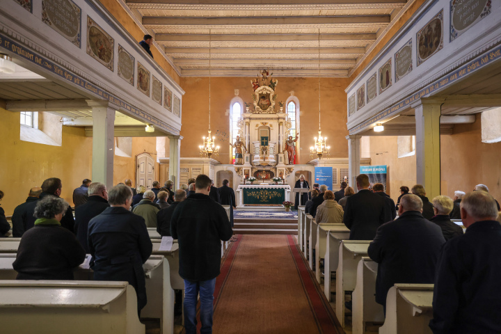 Blick in die Kirche während des Totengedenken